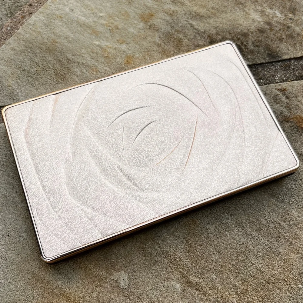 Lancome 2024 Holiday Rose Gold
Palette 12 EyeShadow Limited Edition
15.6g NIB - Picture 3 of 5